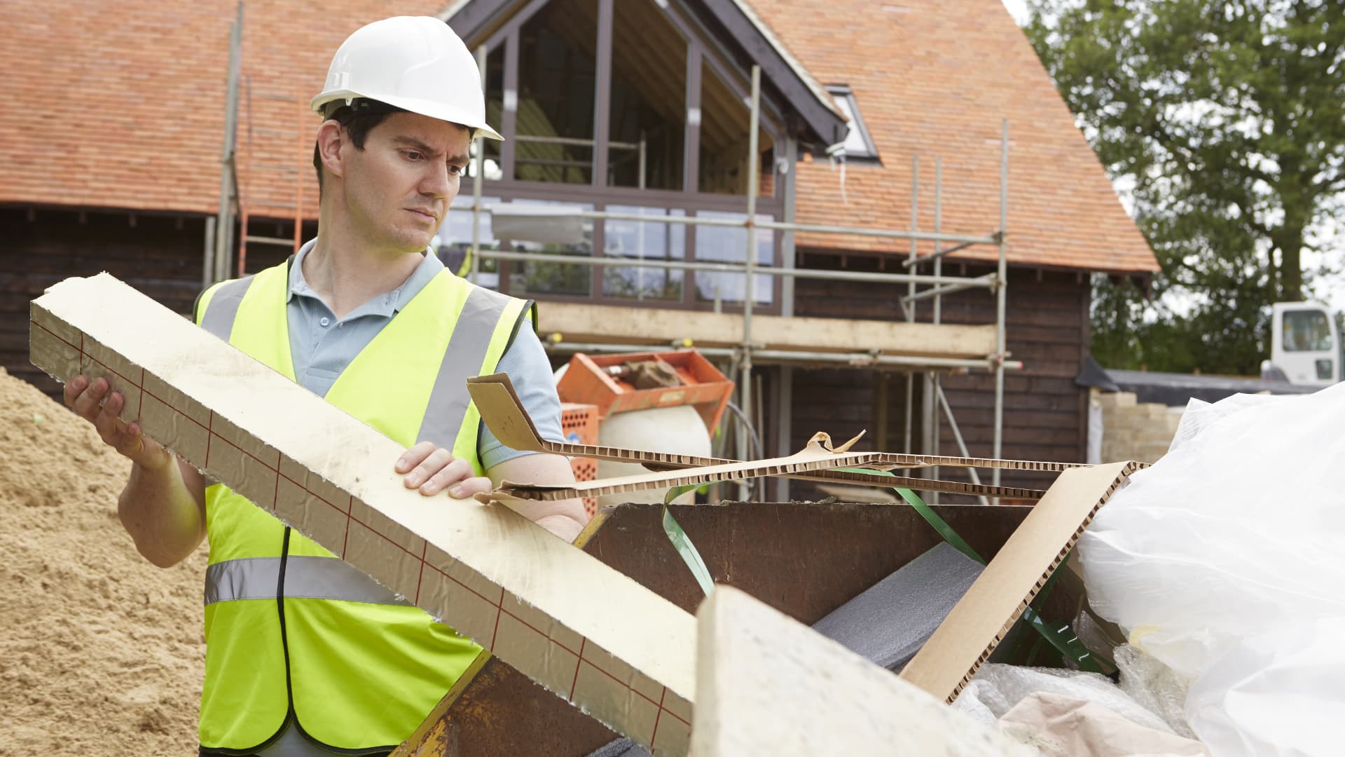 Muovin vähentämisestä kannetaan huolta työmailla, mutta kustannukset epäilyttävät
