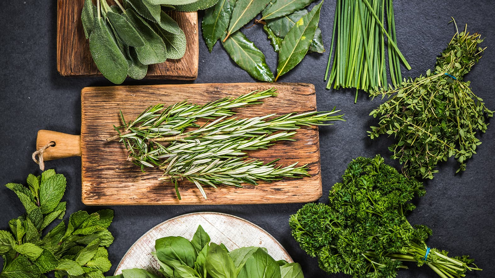 Yrtit ja juurekset omasta hyötypuutarhasta - kuuntele Kivijalka-podcast