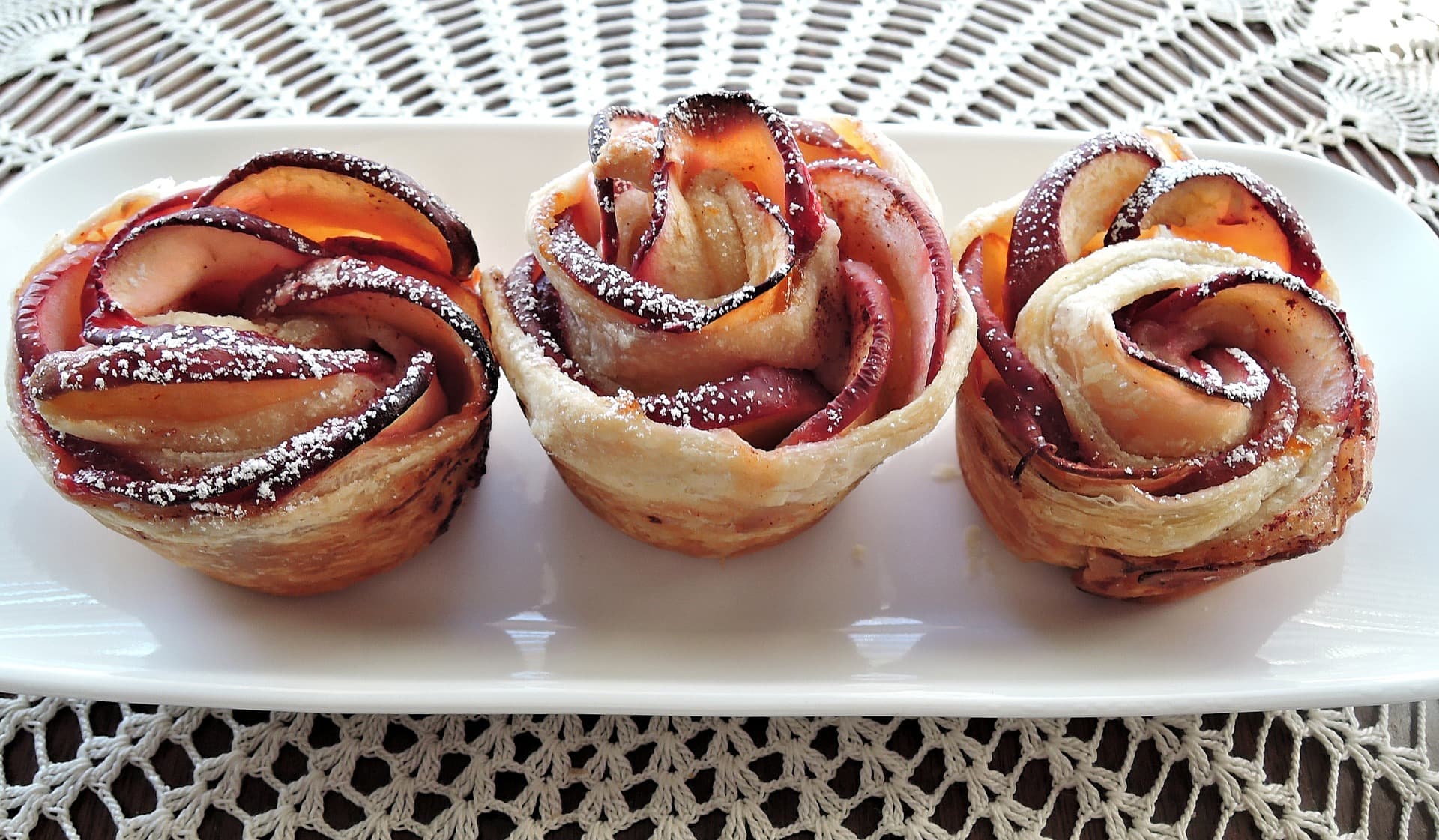 <p data-block-key="yv687">Omenasta saa aikaan näyttäviä jälkiruokia.</p>