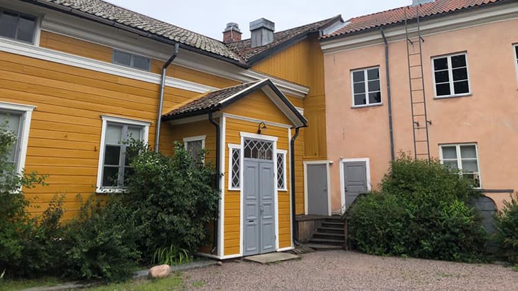 Tarvitsetko hyvät neuvot korjausrakentamiseen?