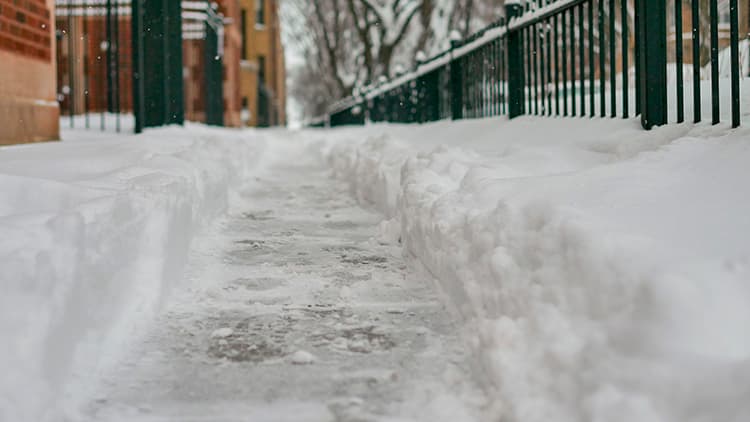 Kenen vastuulla on taloyhtiön pihan talvikunnossapito?