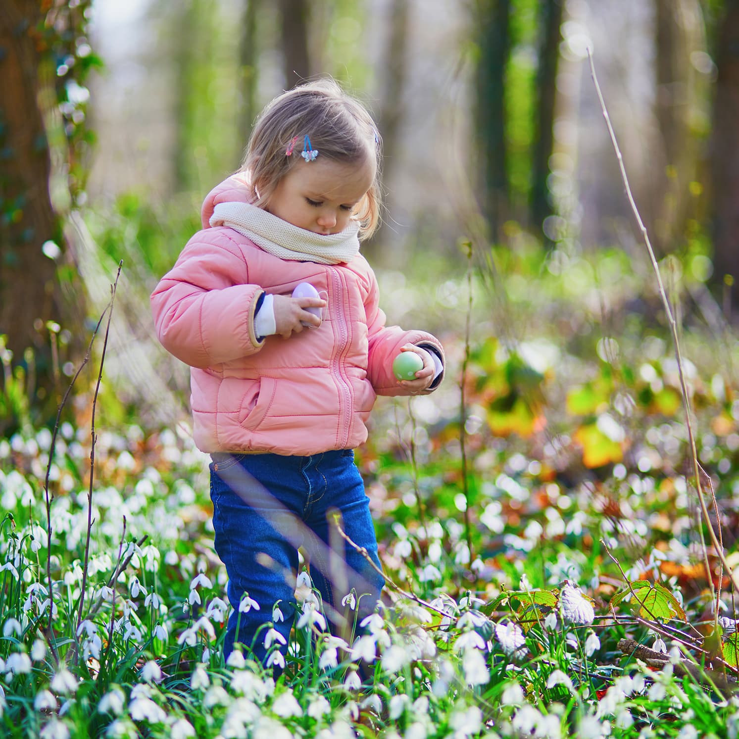 <p data-block-key="00hae">Kartat ja arvoitukset tekevät pääsiäismunien etsinnästä seikkailun lapsille ja aikuisille. (Kuva: Adobe Stock)</p>