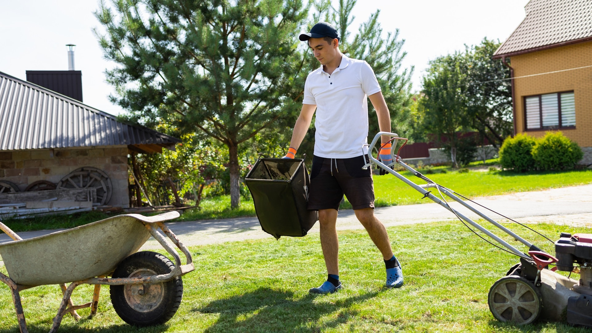 muokyoung-guy-empties-the-grass-catcher-of-the-lawn